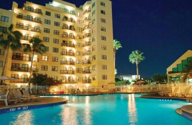 1802 Cozy Condo 3 min Universal