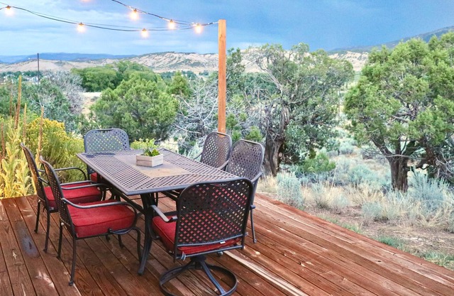 180º mountain/valley views & patio - bordering Bureau of Land Management area