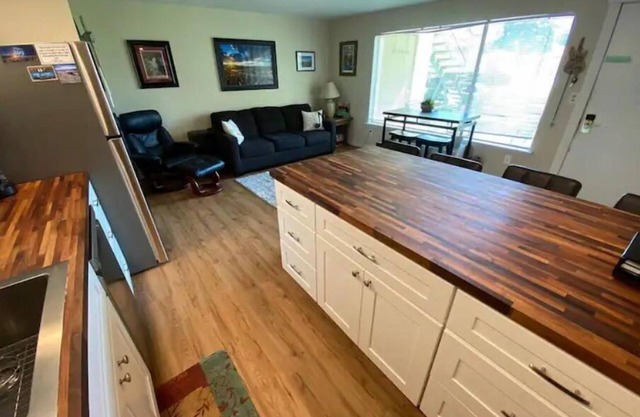 #181 Condo near large pool & shuttle to Gorge Amp-book separately