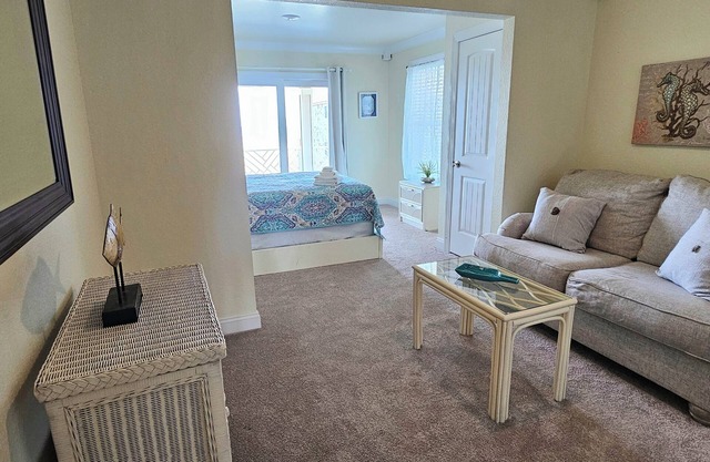 1817 Oceanfront Bed & Breakfast