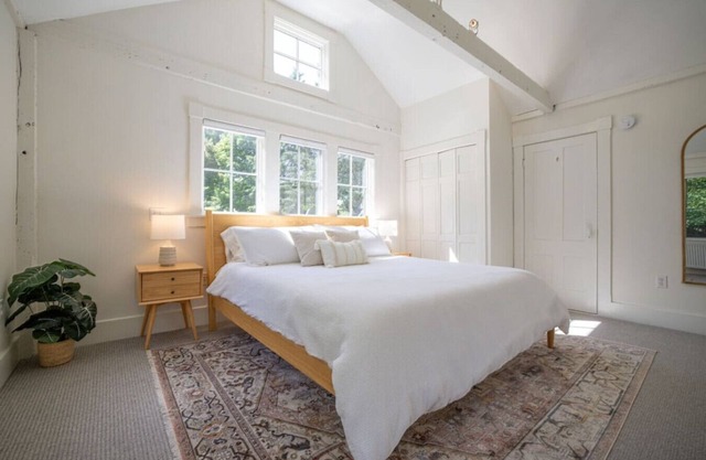 1830's Large 4BR in Heart of Acadia! [Somes Villa]