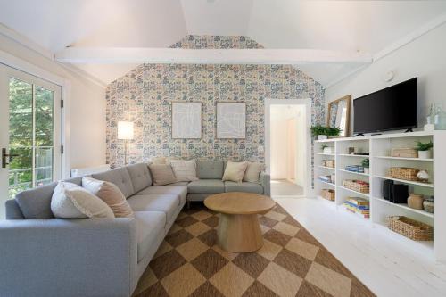 1830's Large 4BR in Heart of Acadia! [Somes Villa]