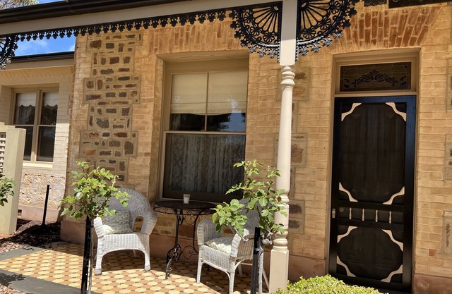 1876 Stonemasons - A step back in time Couples Cottage in Moonta Bay