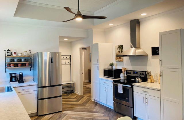 1895 House: Renovated historic home, inviting front porch, charming neighborhood