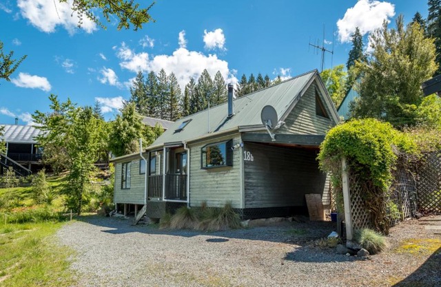 18b Alpine Avenue