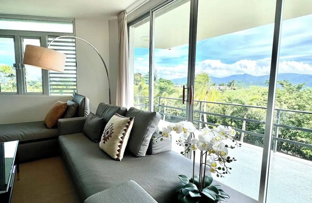 18min to airport:Hacienda w/Pool[Ocean & Mtn view]