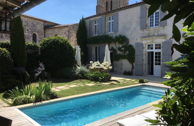 Maison de caractère 4* ,Piscine chauffée plage marché et port à pieds