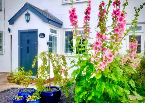 18th Century Cosy Cottage in Stratford Upon Avon