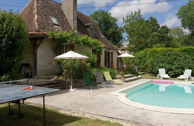 FERME DE CAVARCOU Parc étang de pêche Piscine , séjour bucolique et reposant
