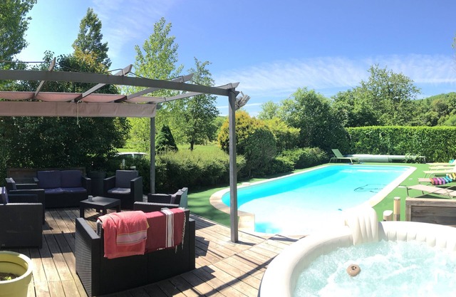 Moulin en Pierre du 18ème avec piscine privée chauffée, spa, sauna, hammam.