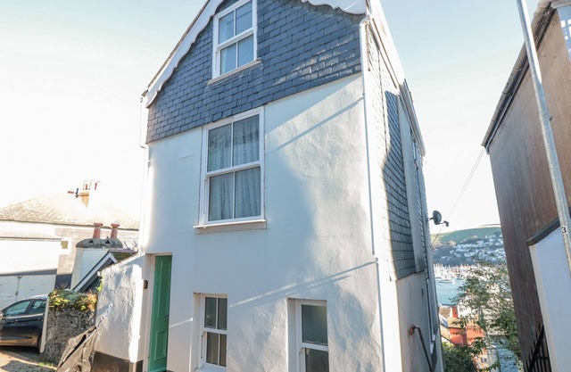 19 ABOVE TOWN, character holiday cottage in Dartmouth