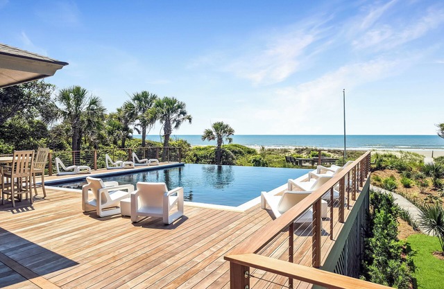 19 Eugenia: Oceanfront, 6BR Fully Renovated Home, Credit for Bikes/Beach Gear