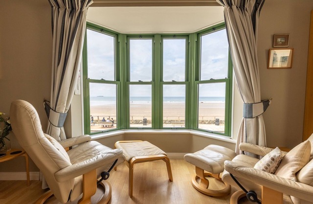 19 St Brides Bay, Holiday Apartment Broad Haven, Sleeps 6, 3 bedrooms, bathrooms