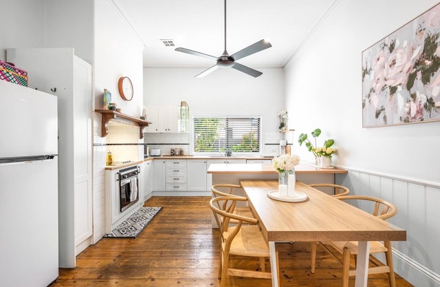 1900's Renovated Character Cottage 2 bedroom - perfect position close to the CBD