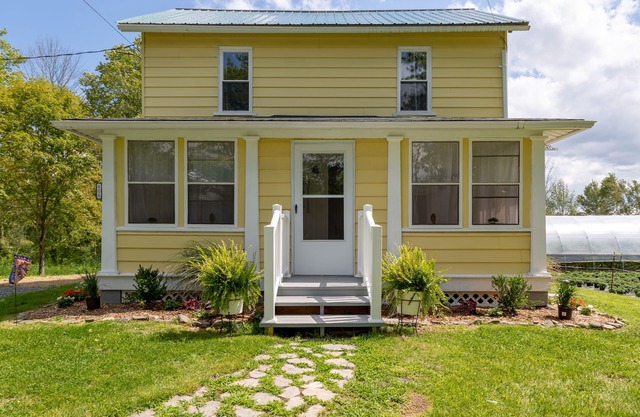 1900’s farmhouse with old country charm. Six miles to Lake Wallenpaupack