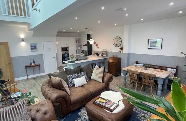 1902 chapel. Family & pet friendly. Parking & garden.