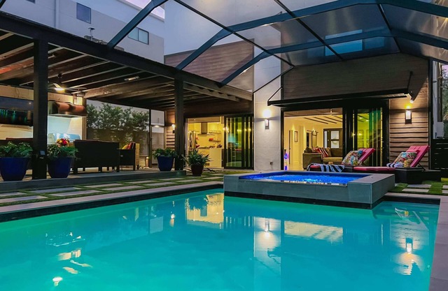1906 Tampa - Modern City Oasis w/Industrial Vibe