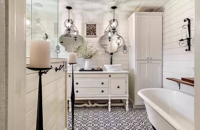1930s Queen Anne Historic Downtown Retreat