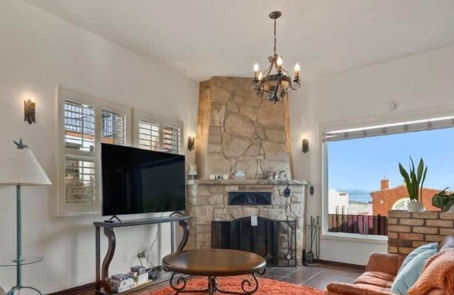 1940's Capitola Village Rental - steps from beach