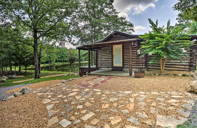 1950's Serenity Pond Cabin w/ View: Peace & Quiet!