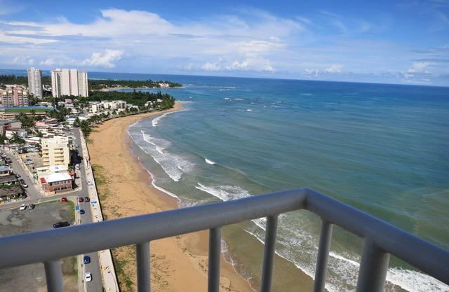 19e ETAGE BEACHFRONT (COIN APT) @ SANDY HILLS