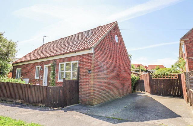 1A POLICE HOUSE, pet friendly, character holiday cottage in Whitby