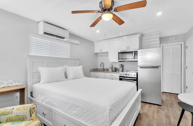 1B Newly Renovated Studio at Coastal Cottages