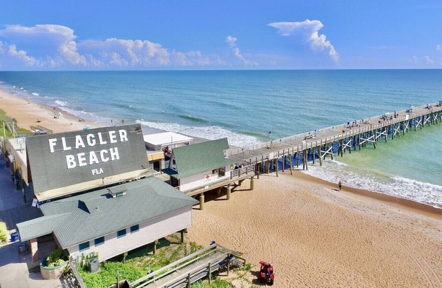 1bd 2ba in Flager Beach 3-minute walk to the Beach!