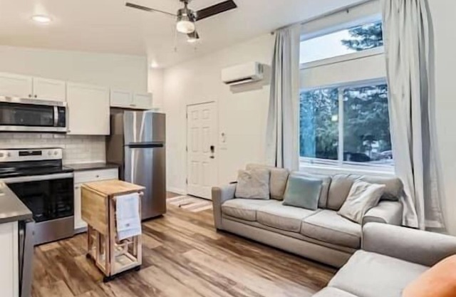 Charming 1-bed house by Nike, Intel & train: w/ WiFi, AC in wonderful Beaverton