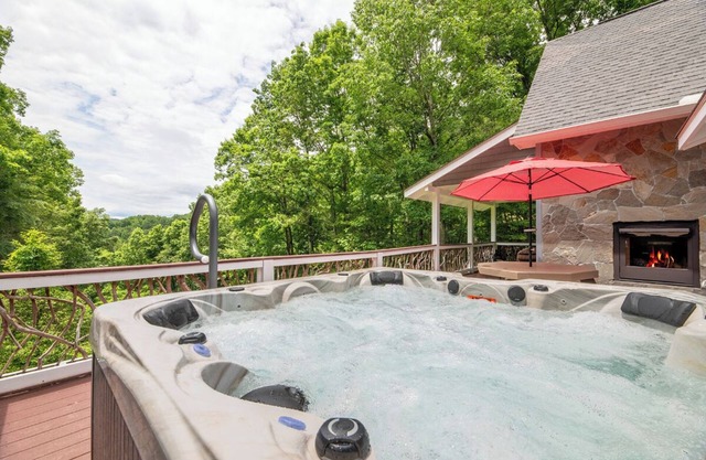 Pets OK! 1BD + Loft w/ Hot Tub! Pool table+Firepit