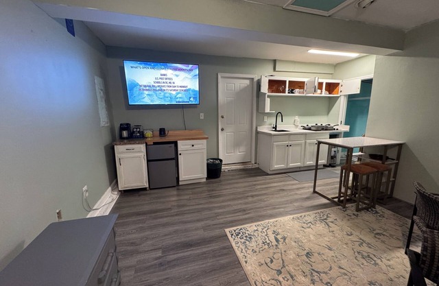 Private in-law suite with AC, WiFi in delightful Charlotte