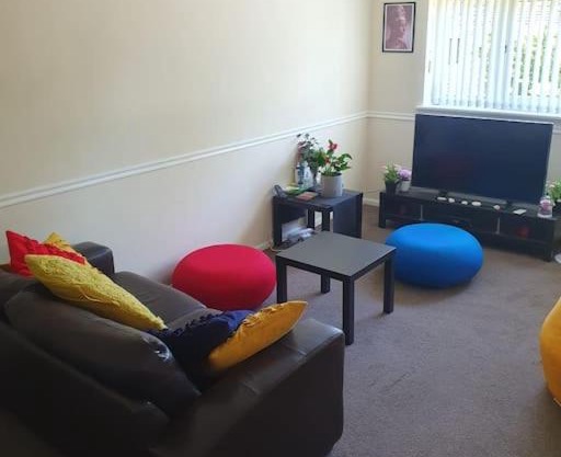 1bedroom flat wt ext sofa chair