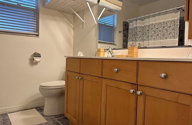 1Block to Atlantic Beach Access - Private 1/1 Suite with fenced yard, dogs OK.