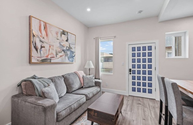 1BR+1BA | Cozy, Central | Laundry+Free Parking