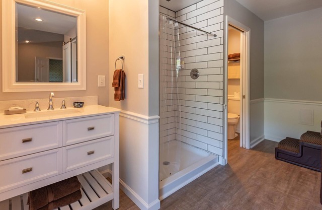 1BR, 1BA Suite with indoor hot tub