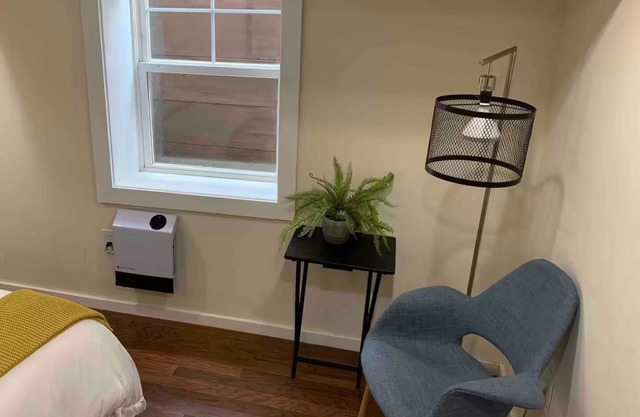 Private Basement Apt- 2.5 mile to Capitol Building