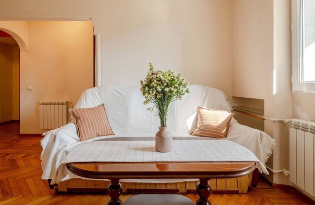 1BR Apt/Balcony/ near Victory Park/by Keygo