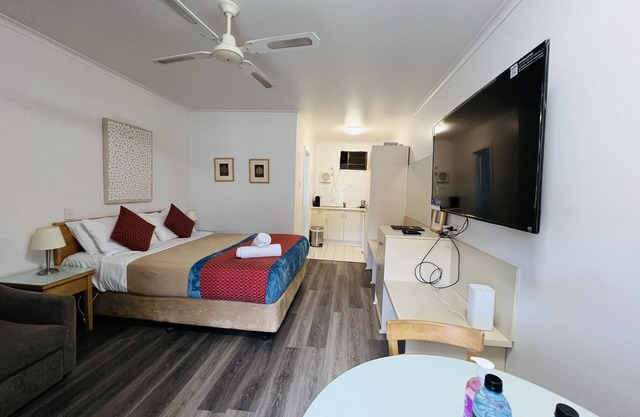 1BR APT with parking close to beach