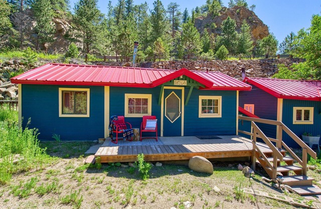 Vintage Cabin Retreat | River & Mountain View