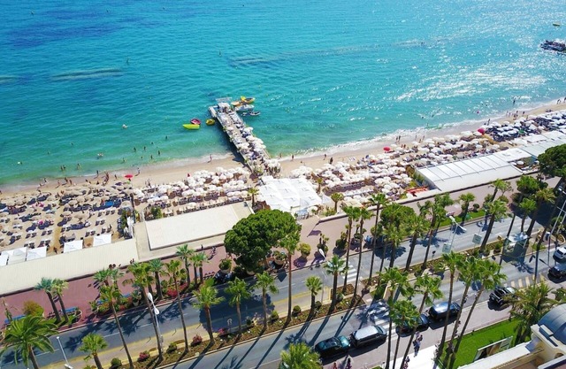 2 rm CROISETTE derrière CARLTON HOTEL