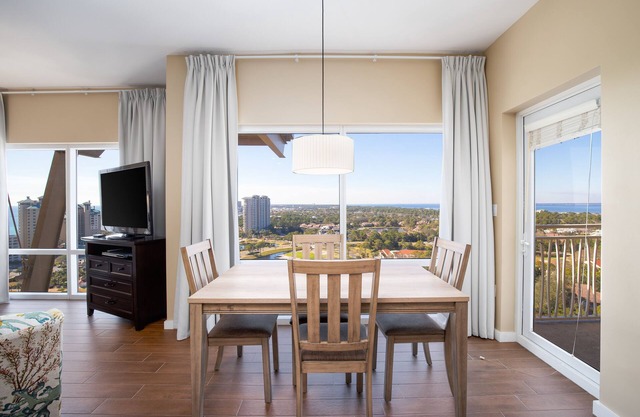 SPRING BREAK Rate Reduced! 1BR Beach Views, Pool, Hot Tub, Tram, Near Beach