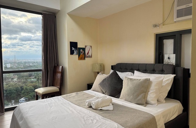 1BR Condo w/ Great View Near Venice Canal & BGC
