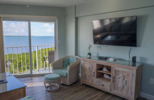 1BR Condo w/ Partial Ocean View, Pool & Tennis