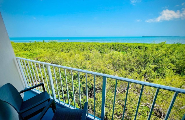 1BR Condo w/ Pool, Beach, Near Pennekamp Park