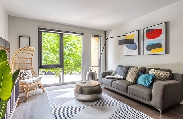 Sophari's Chic 1BR + Den for 4 | Bellevue | Gym