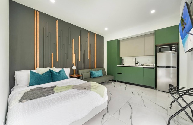 1BR Downtown Apt: Sleeps 3, Modern Bath & Kitchen