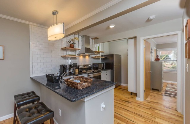 Superbe appartement à quelques pas de l'hôpital WFU, près du centre-ville, situé au centre!