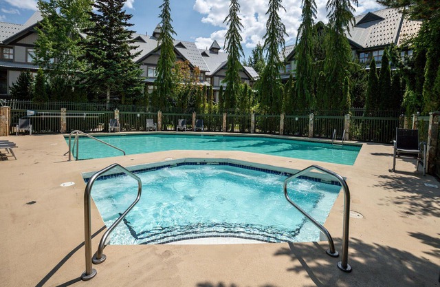 'Northstar' 1 Bedroom Townhome - Village Emplacement