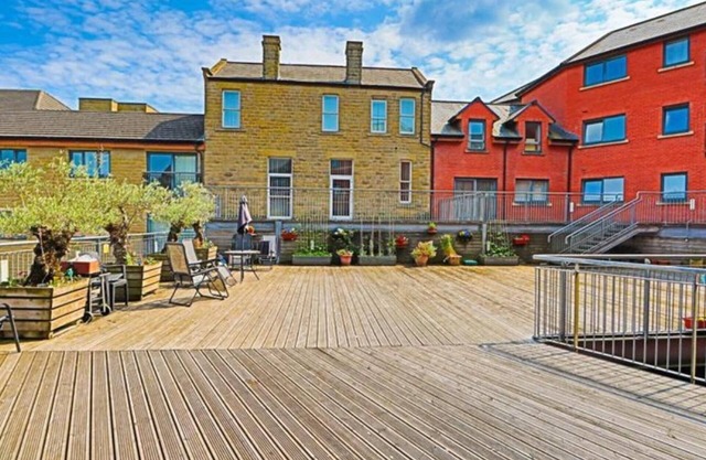 1BR Sheffield Stay - Private, Secure, Free Parking