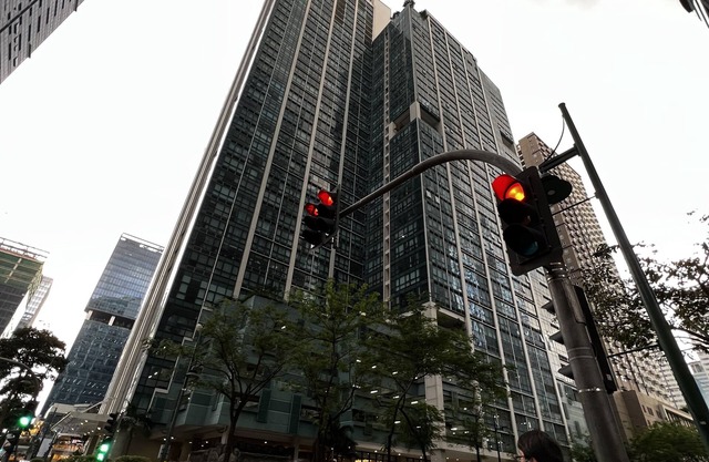 1BR Uptown BGC condo across Uptown Mall. near St Lukes Hospital
